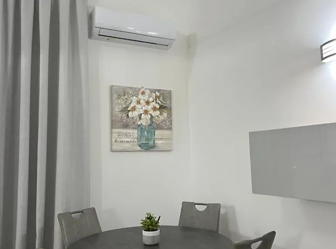 Centro-la Casa Di Lucio Oda ve Kahvaltı Napoli